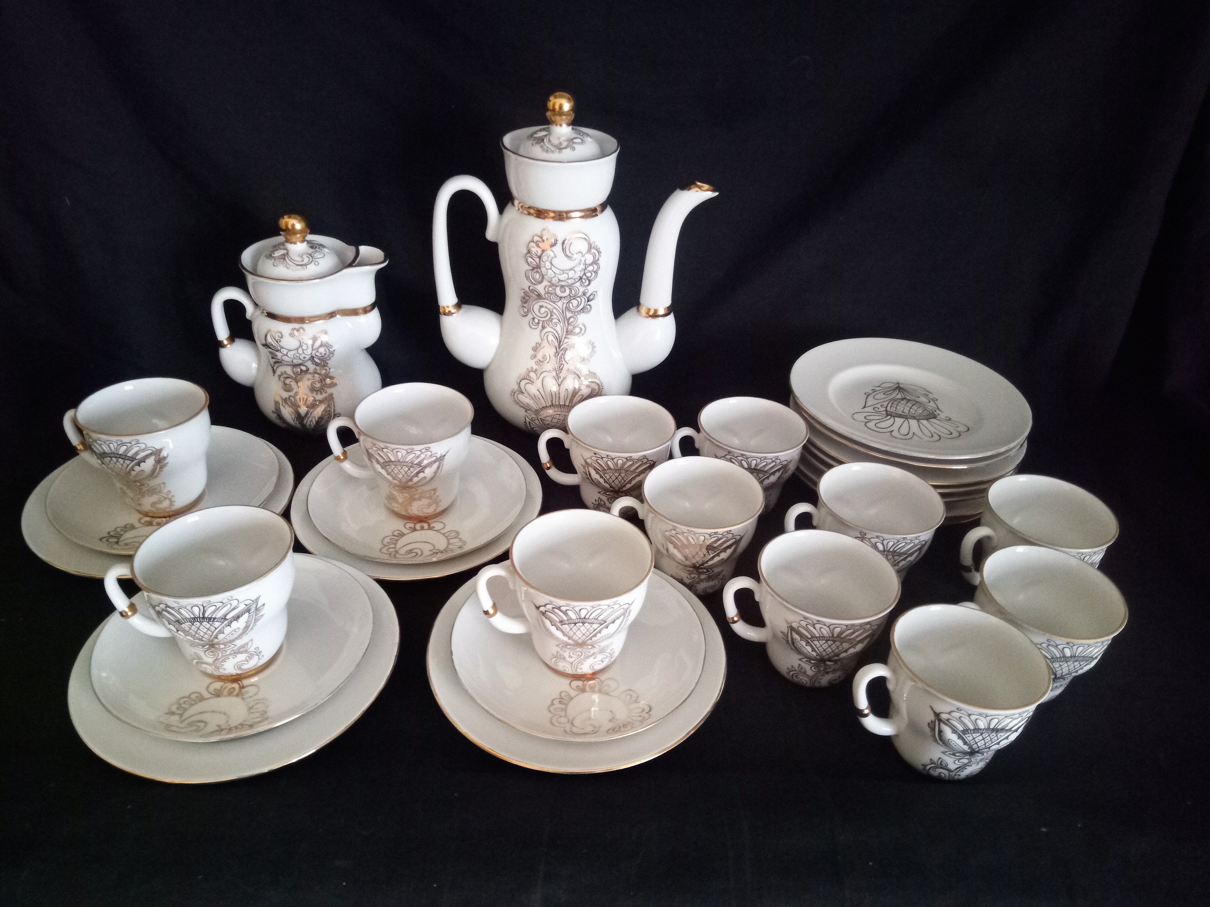 Lomonosov 29-piece porcelain coffee set, cast patterns enhanced with 24k gold