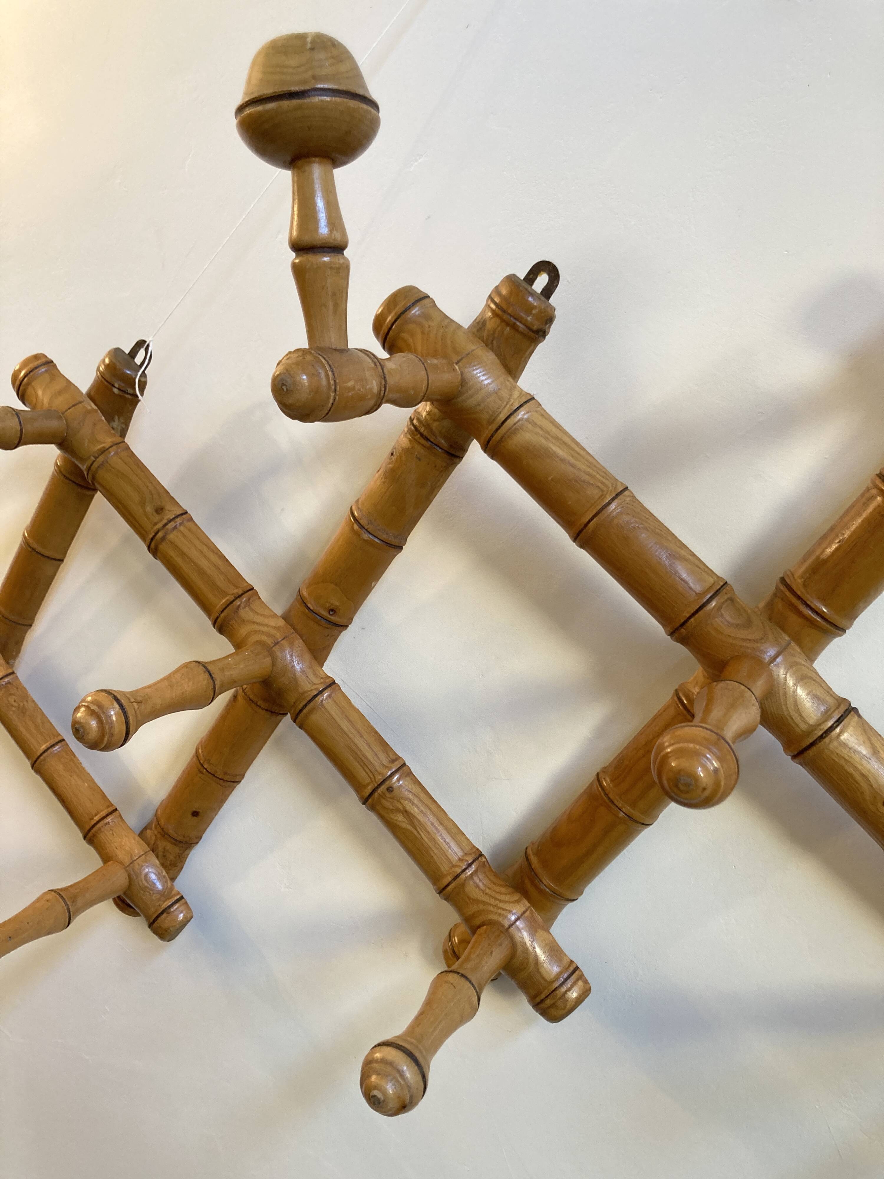 Porte-manteau ancien à 13 patères