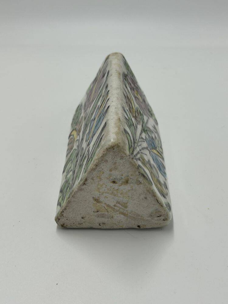 Iznik bottle, siliceous ceramic, floral decoration, Persia, 19th century