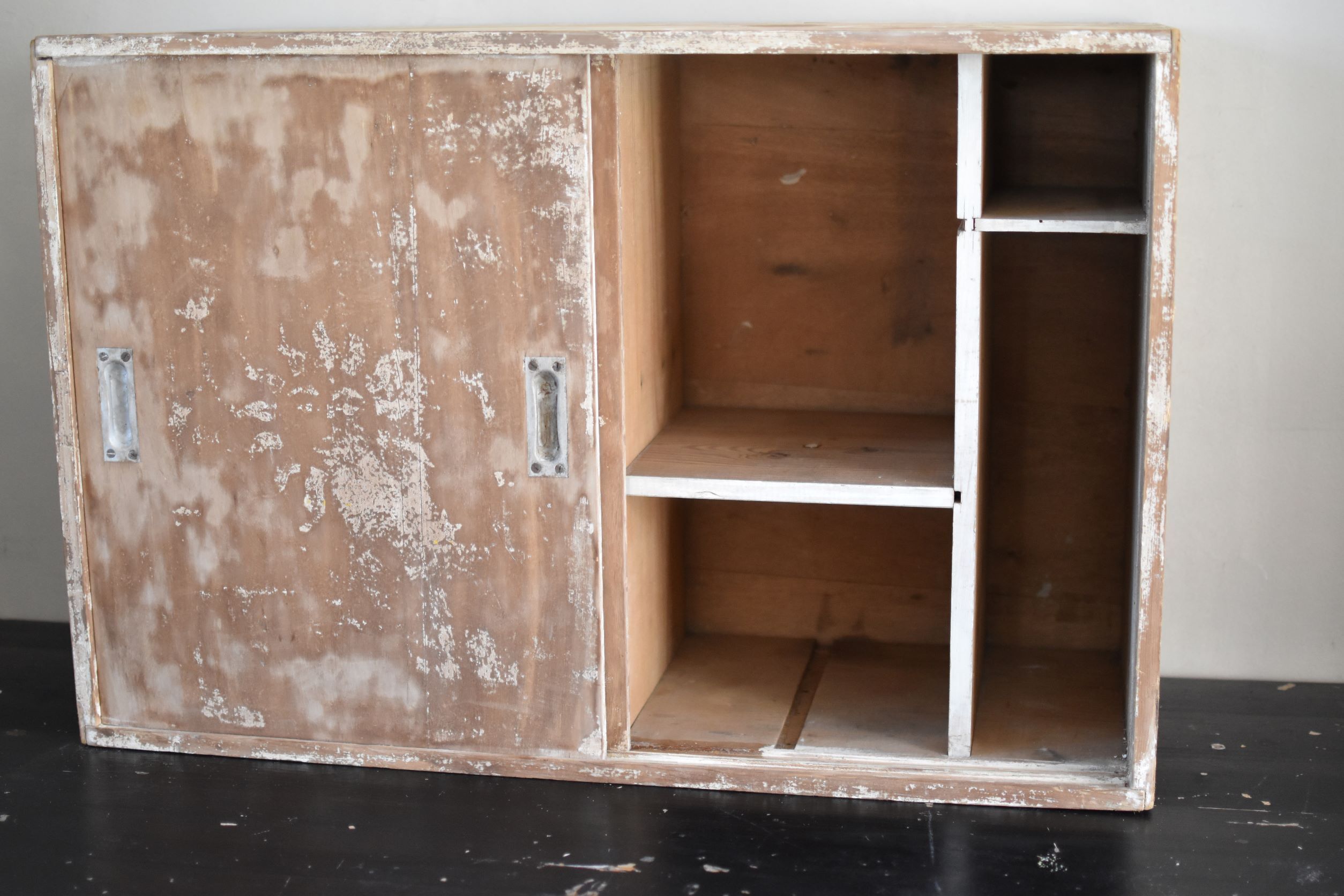 Slide cabinet / wall box