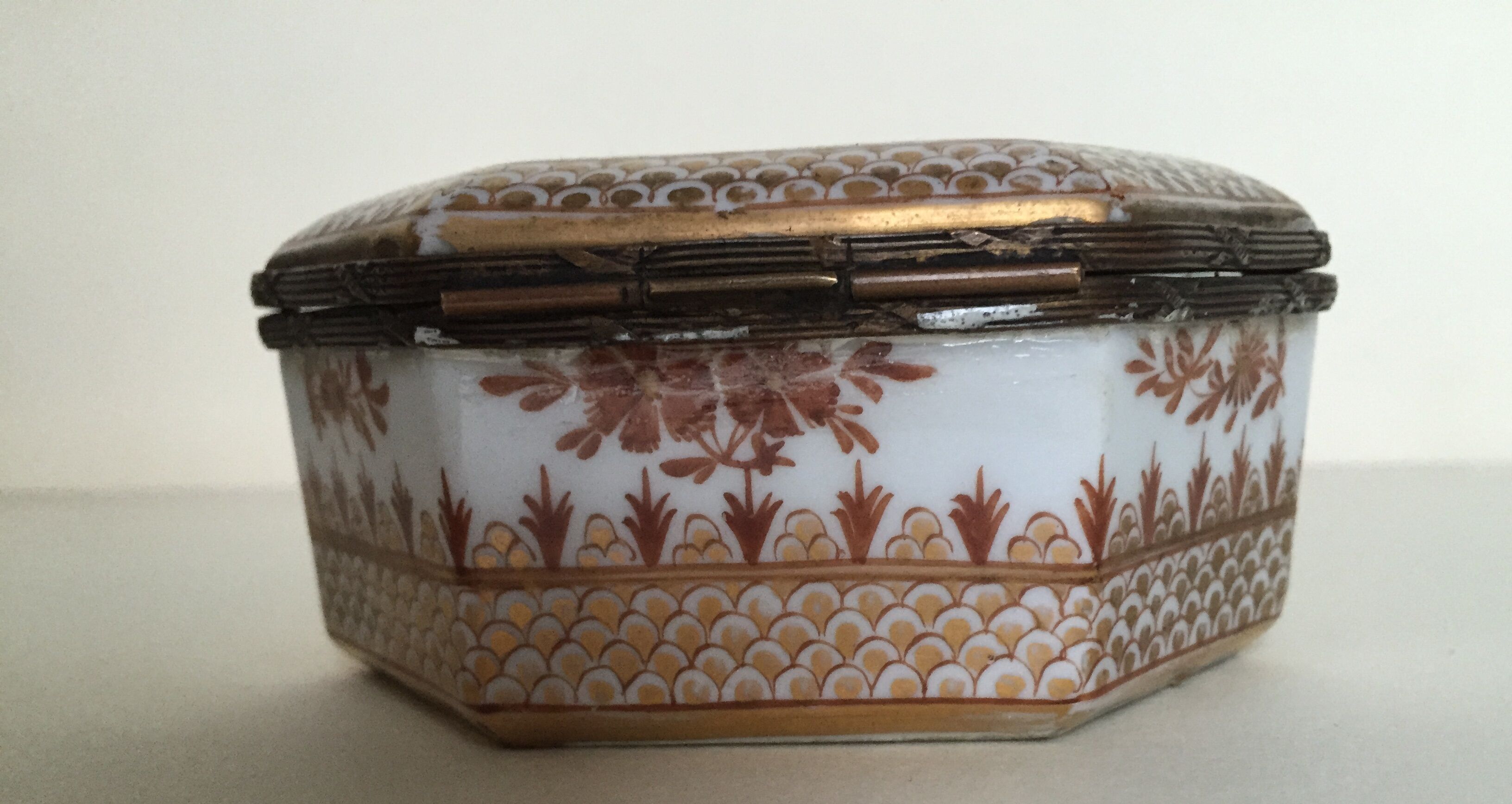 Porcelain jewelry box