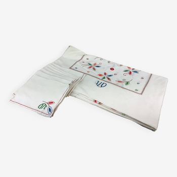 Tablecloth & 9 old monogram linen napkins