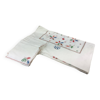 Tablecloth & 9 old monogram linen napkins