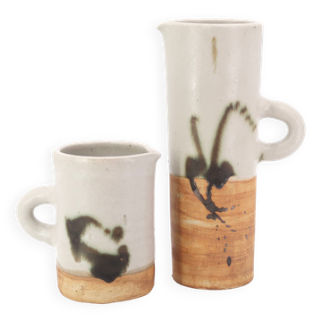 Deux pichets en céramique de la poterie de la Colombe