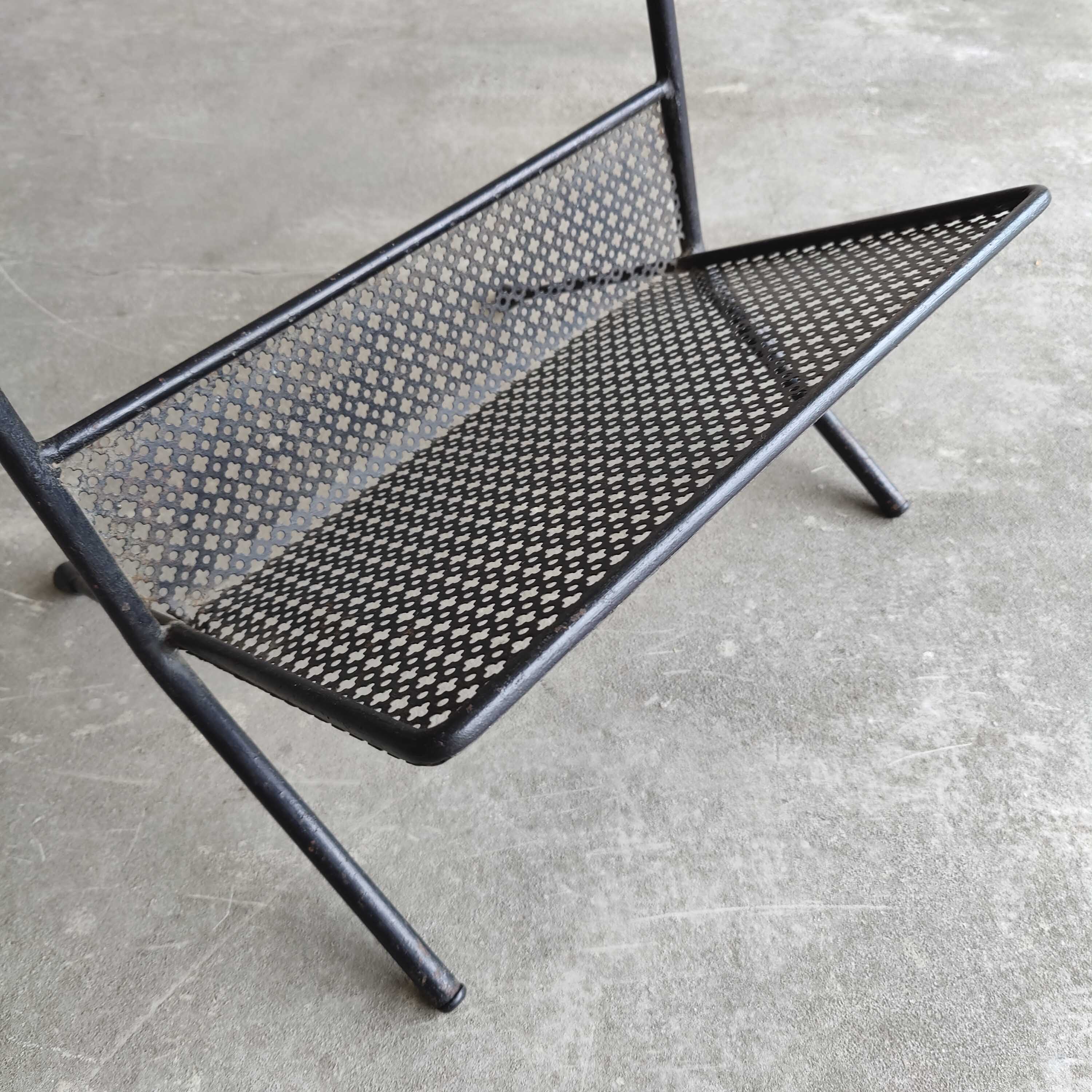 Fifth wheel table magazine holders