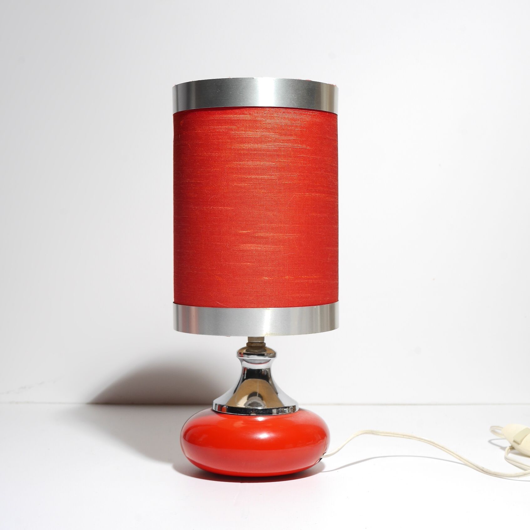 Lampe de chevet rouge