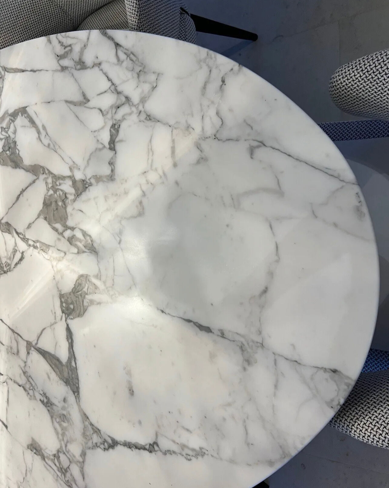 Oval dining table by Eero Saarinen for Knoll studio