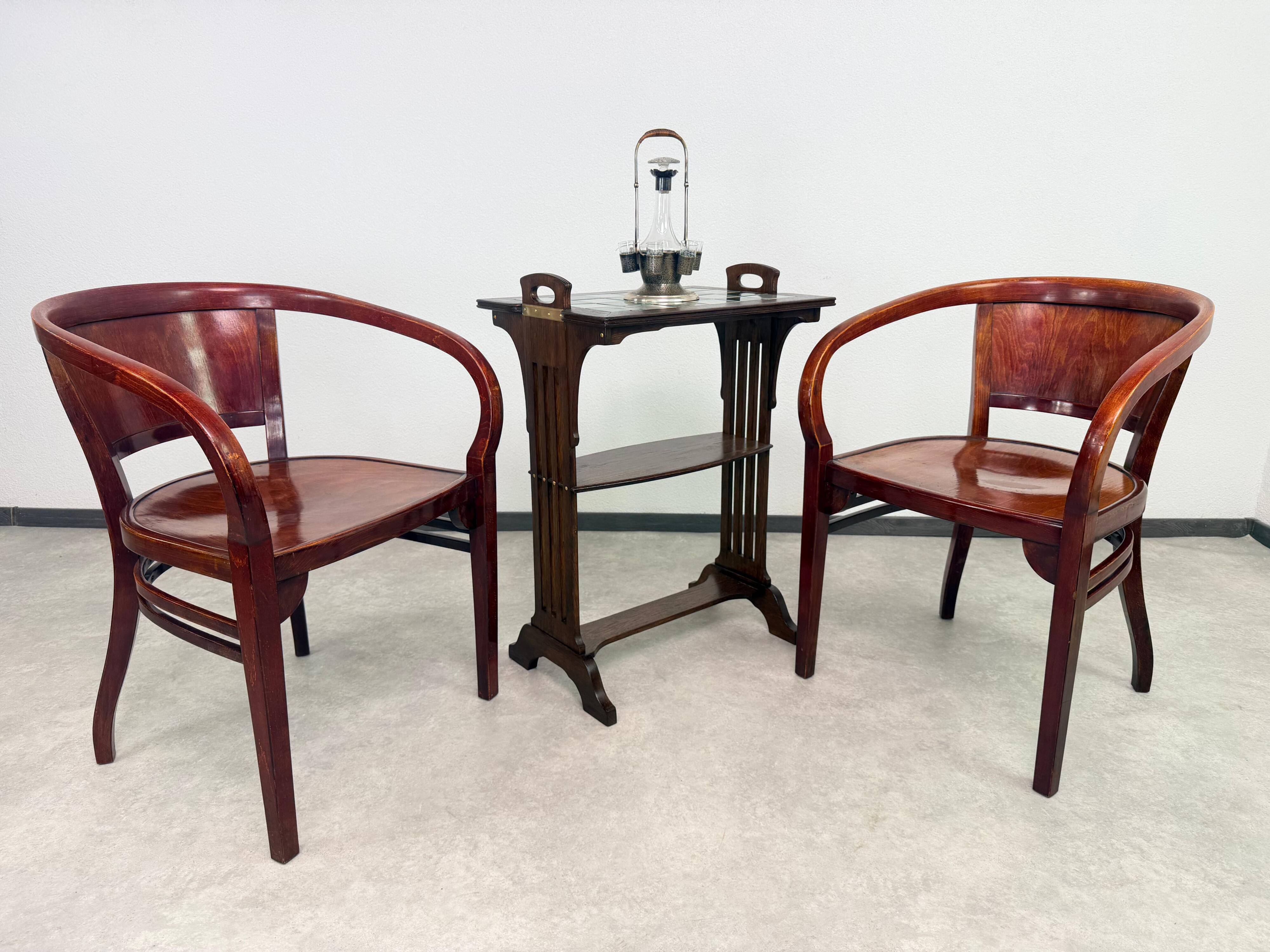Table de service dans le style de la sécession viennoise