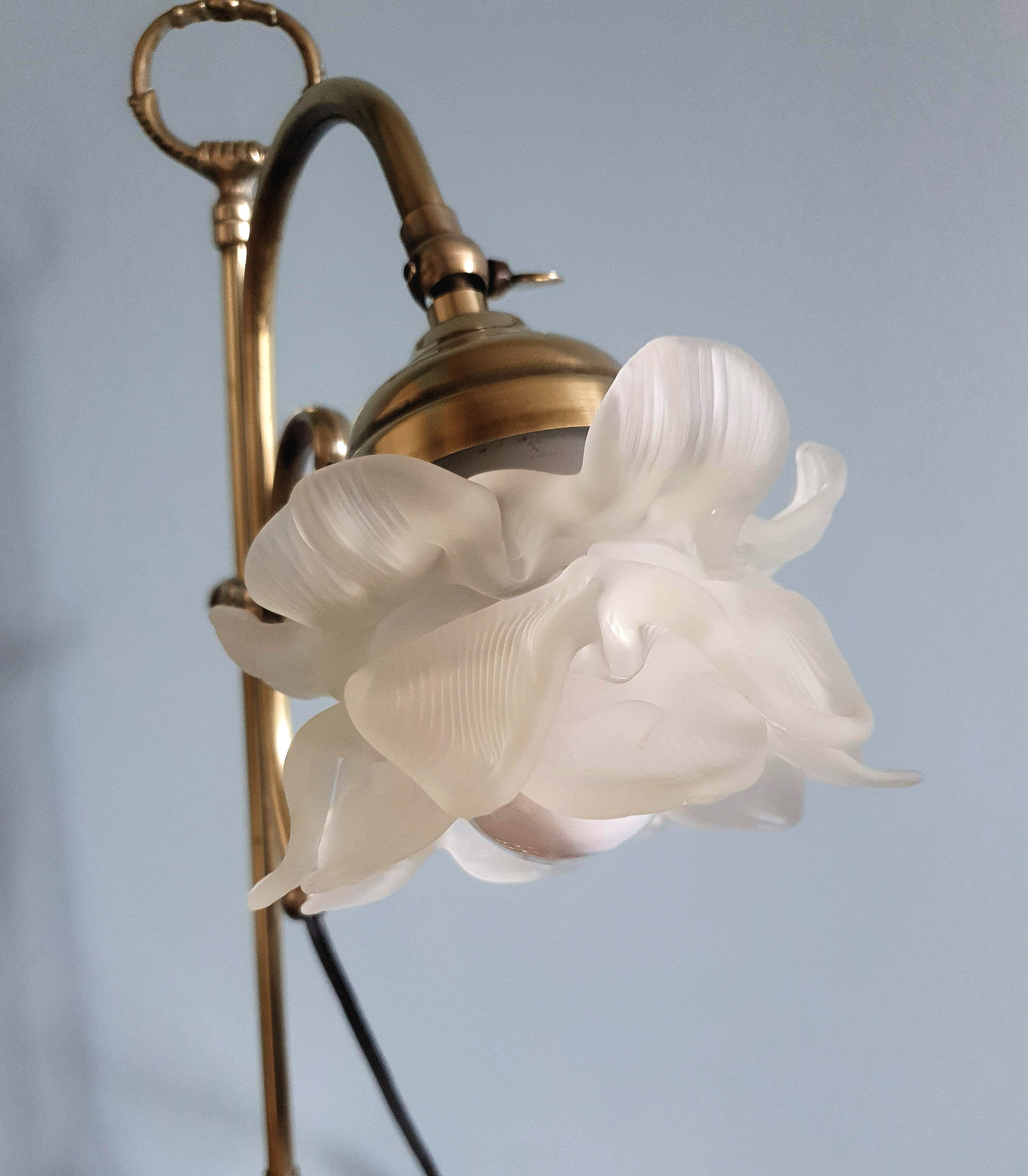 Brass table lamp and glass paste