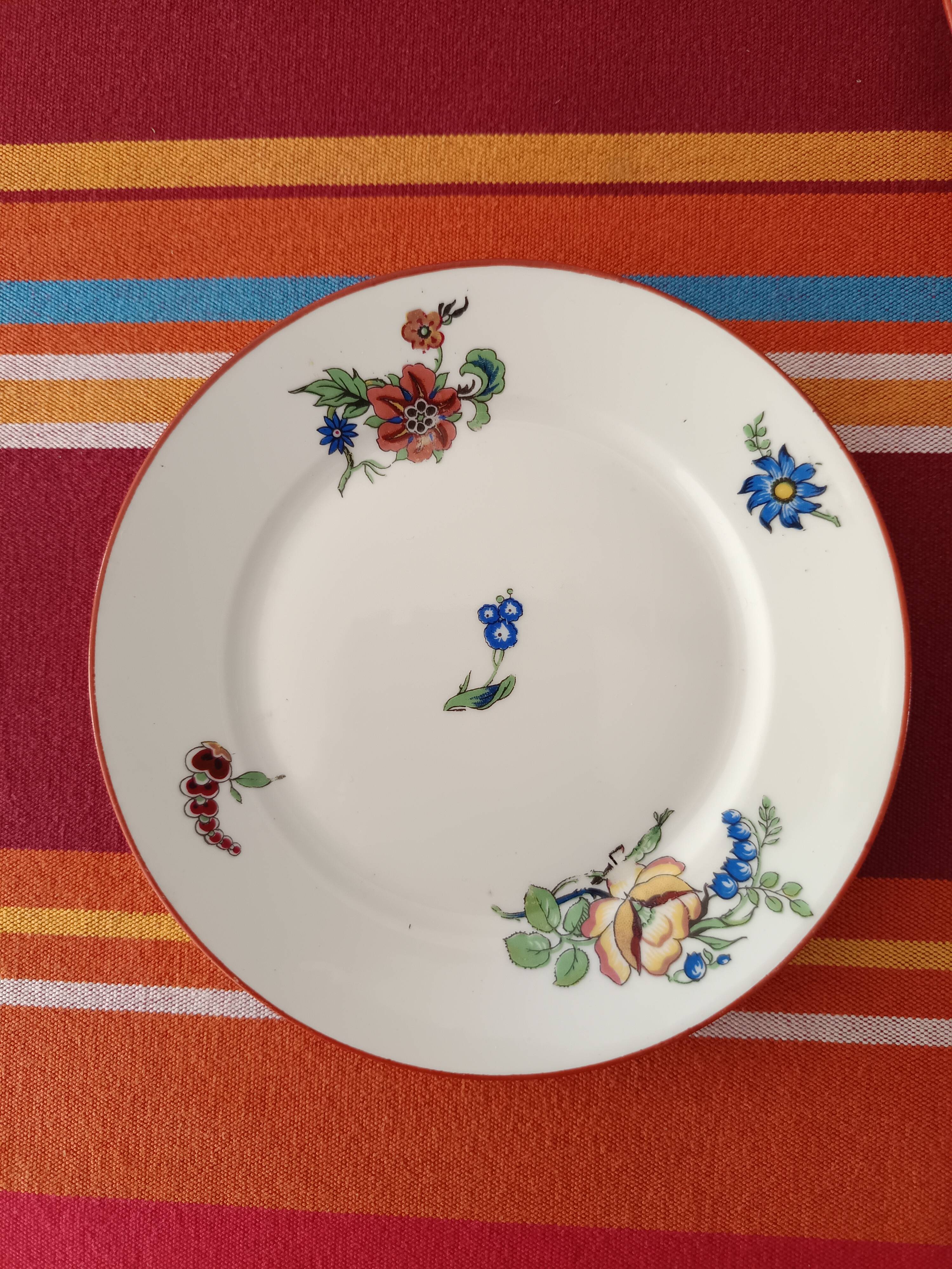 Dessert plate in porcelain