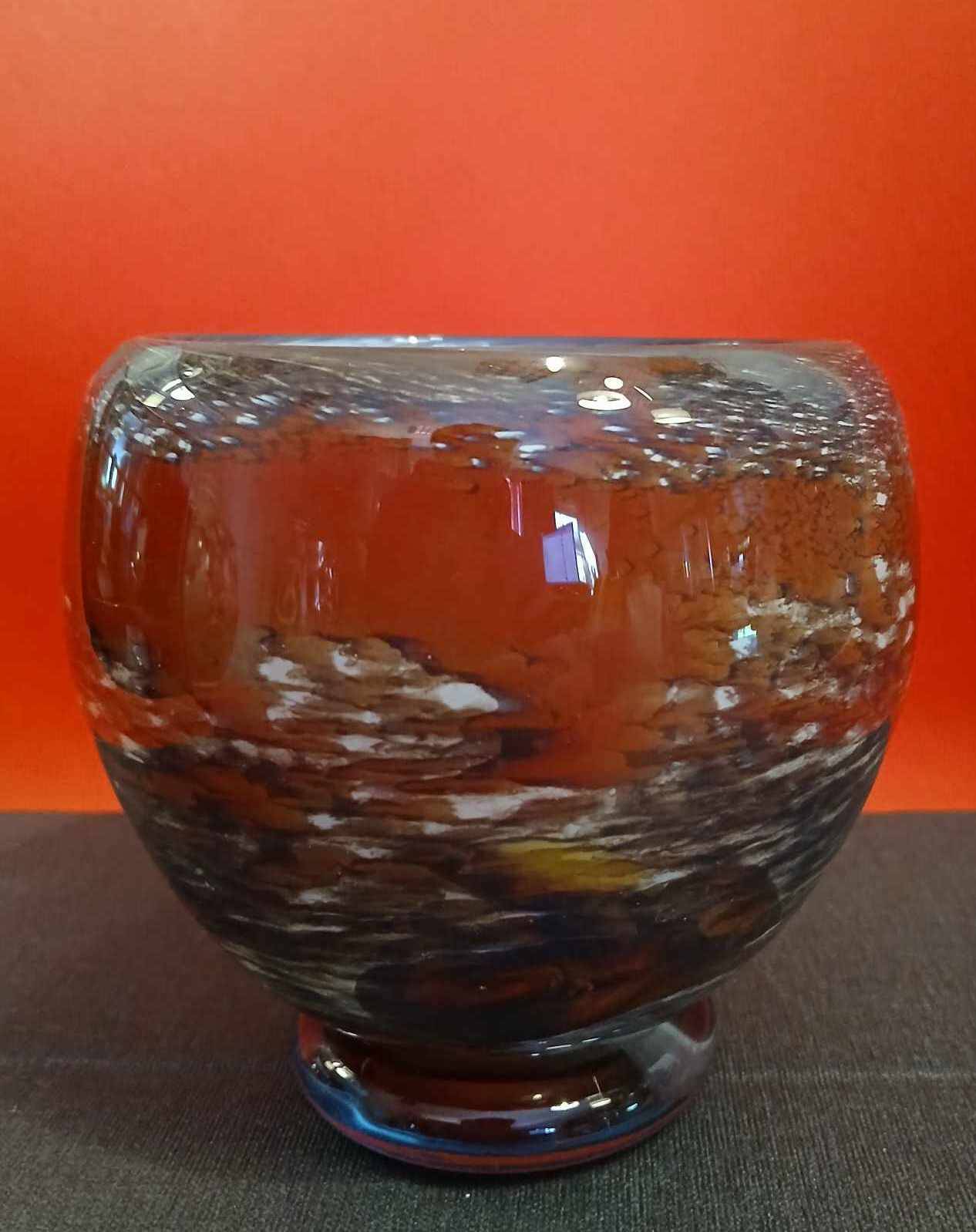 Very pretty vintage blown glass vase in the style of JC Novaro's creations