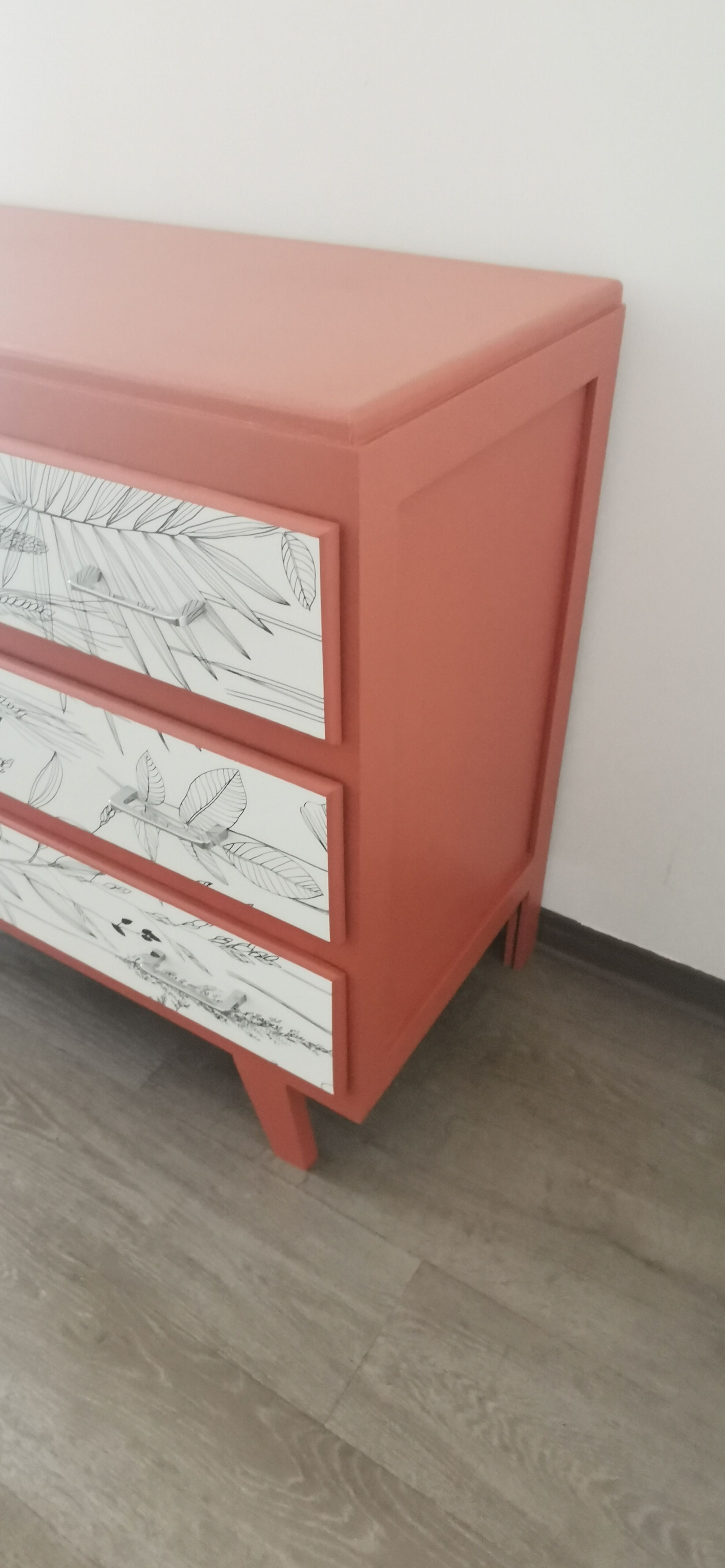 Vintage chest of drawers