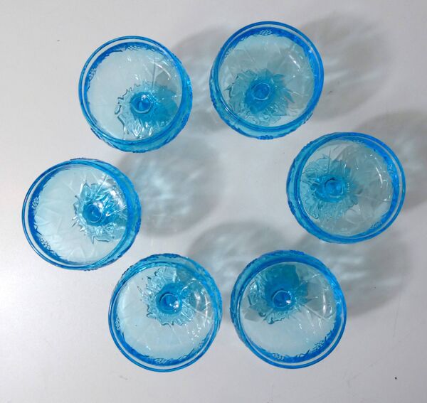 6 coupes à dessert en verre pressé bleu Portieux vintage France