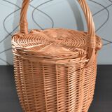 Wicker basket with lid
