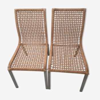 Paire de chaises structure en corde tissé et de pieds chromés