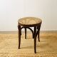 Tabouret canné en bois courbé très bon état