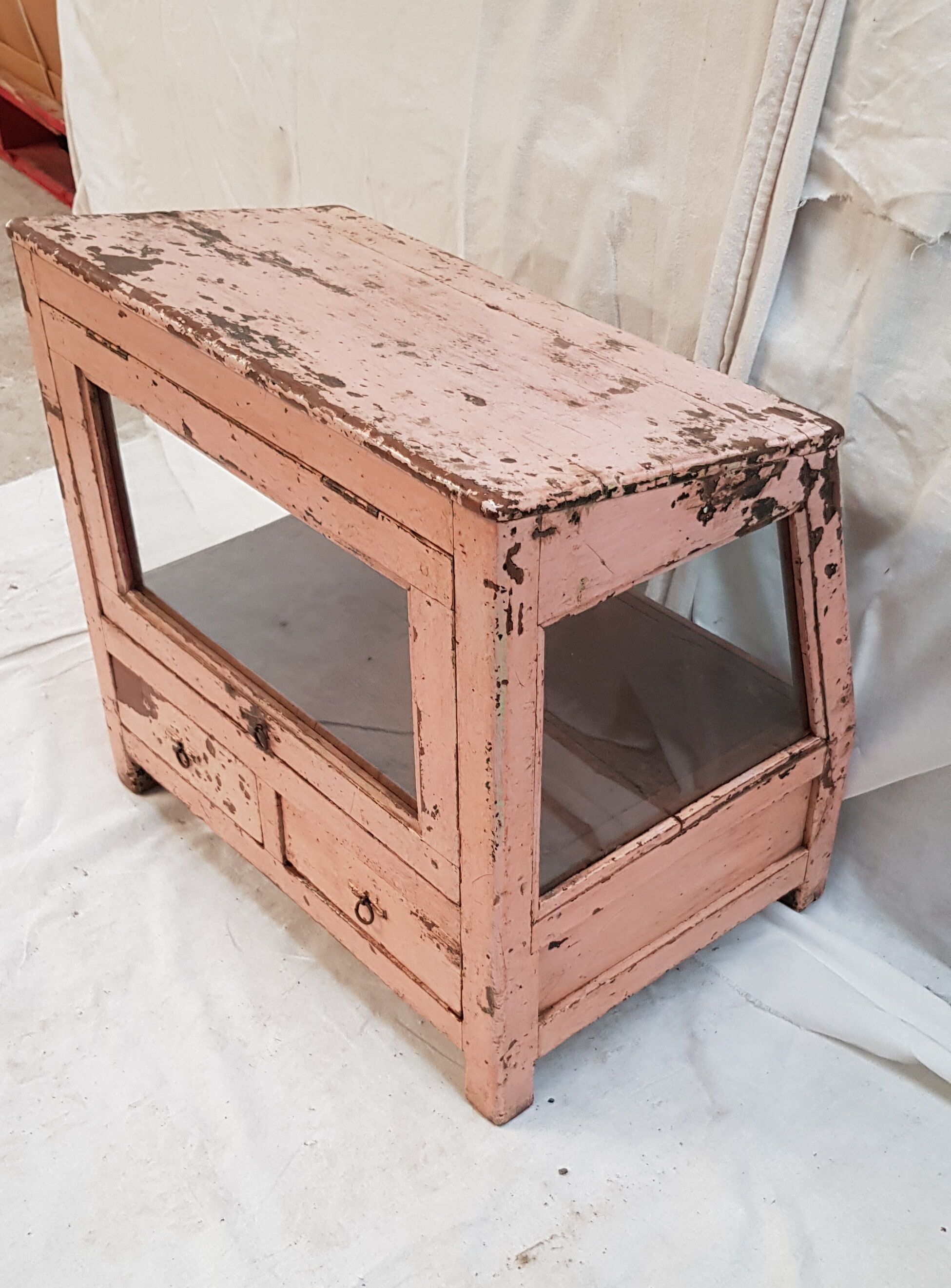 Old jeweler's display