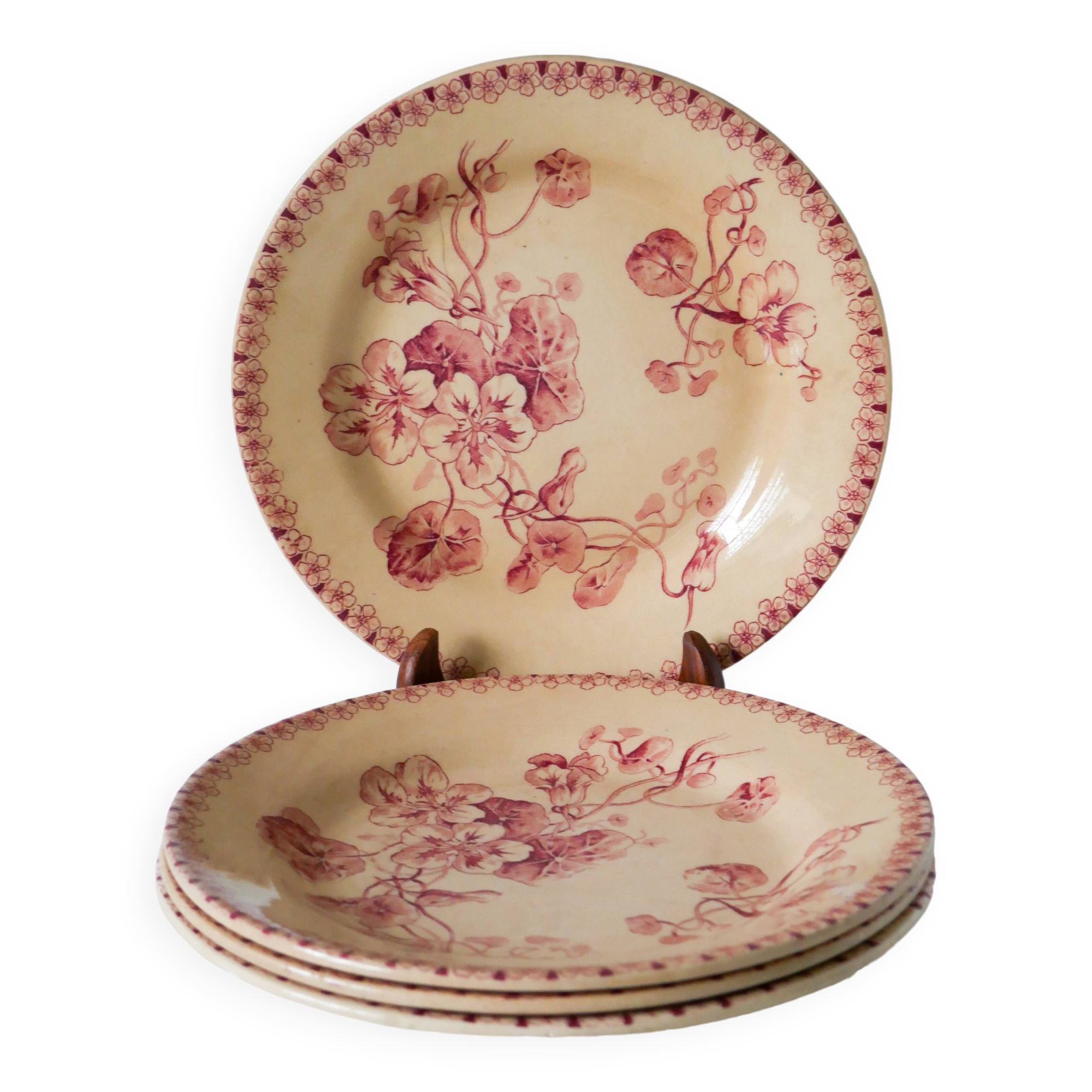 Set of 4 flat plates in Iron Earth, Gien "Capucines" model, late 19th century