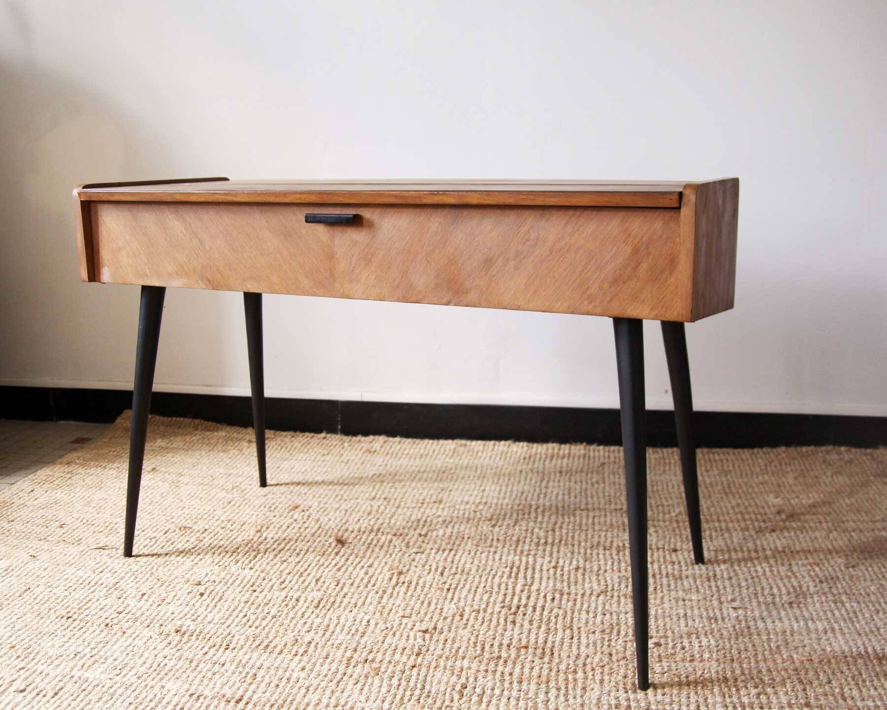 Old knitting compass feet console
