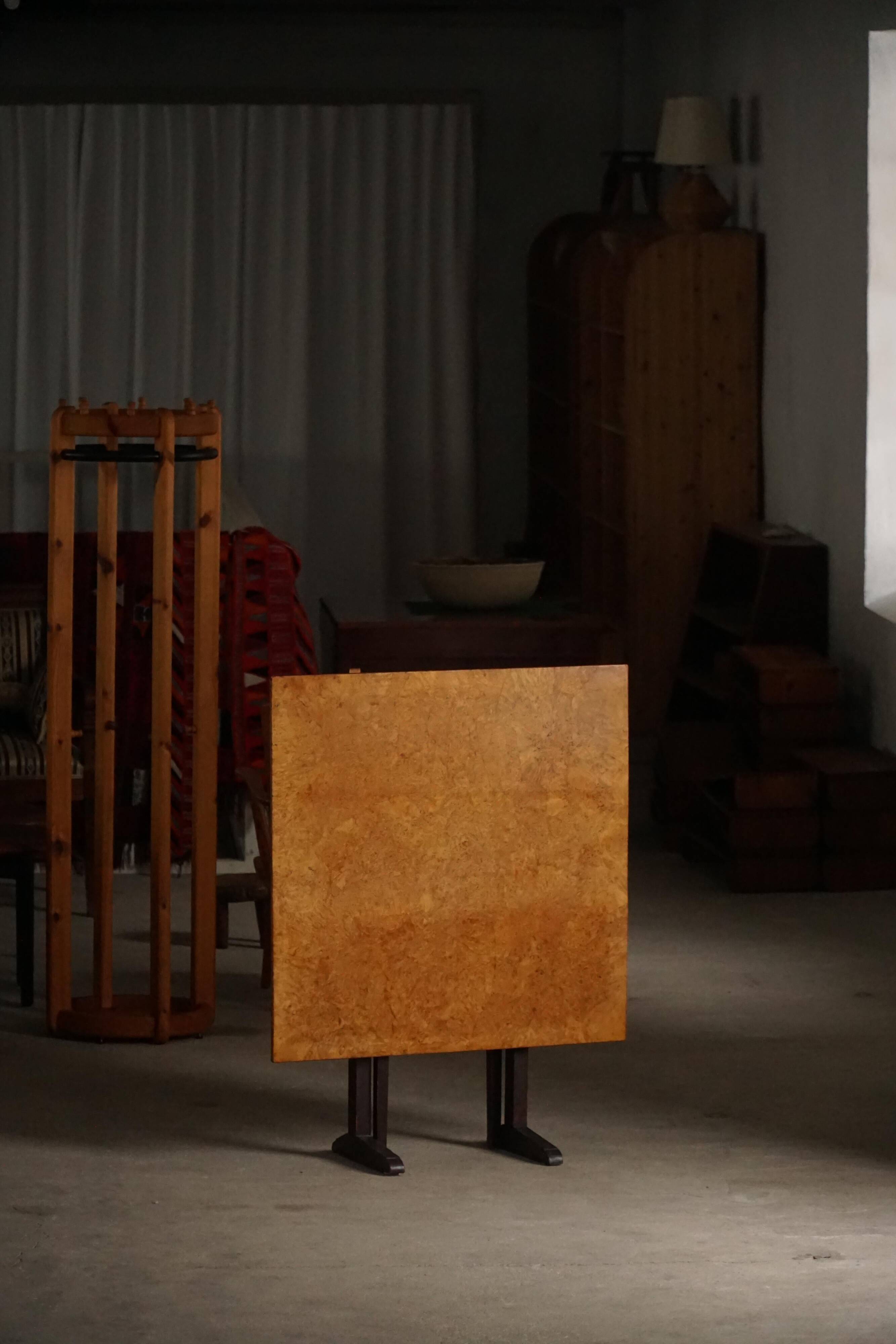 Antique Swedish table with a tilting top from the early 19th century in birch, 1800-1850s.