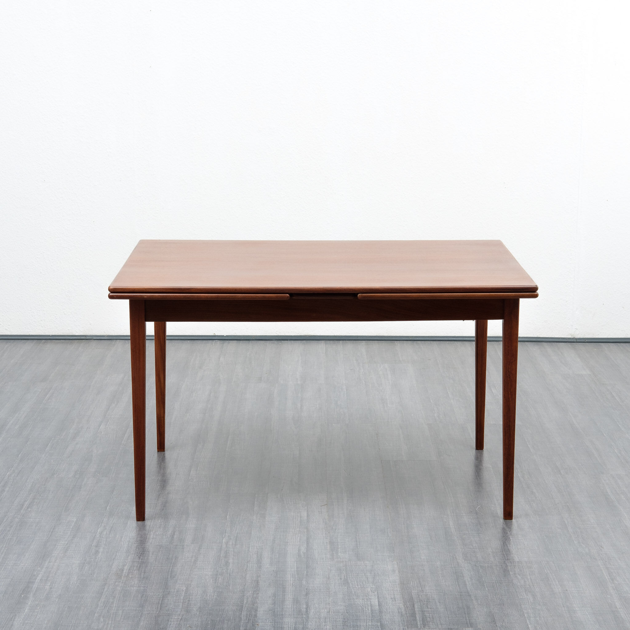 Table à manger des années 1960 teck foncé extensible