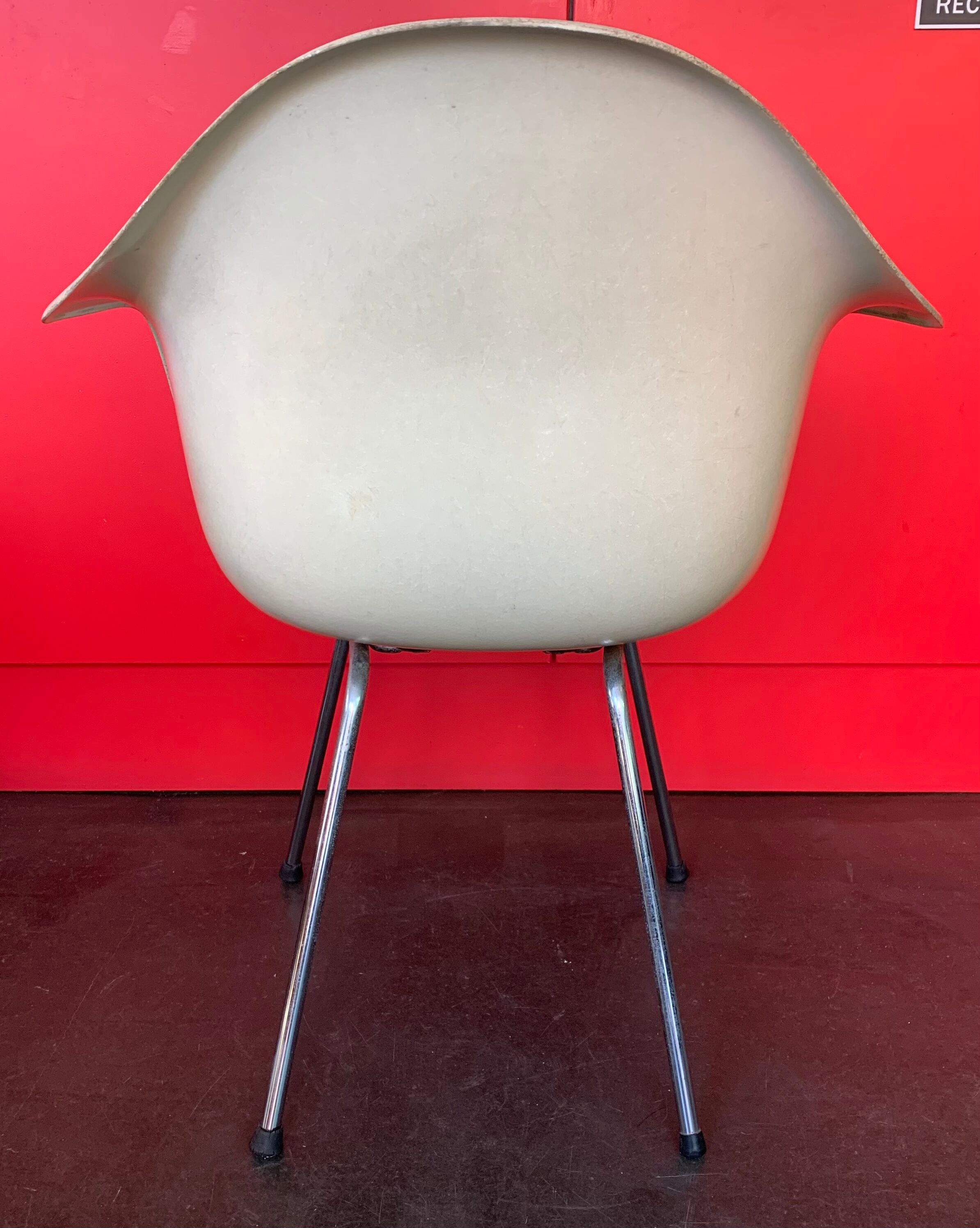 Fauteuil en fibre de verre de Charles & Ray Eames, Hermann Miller
