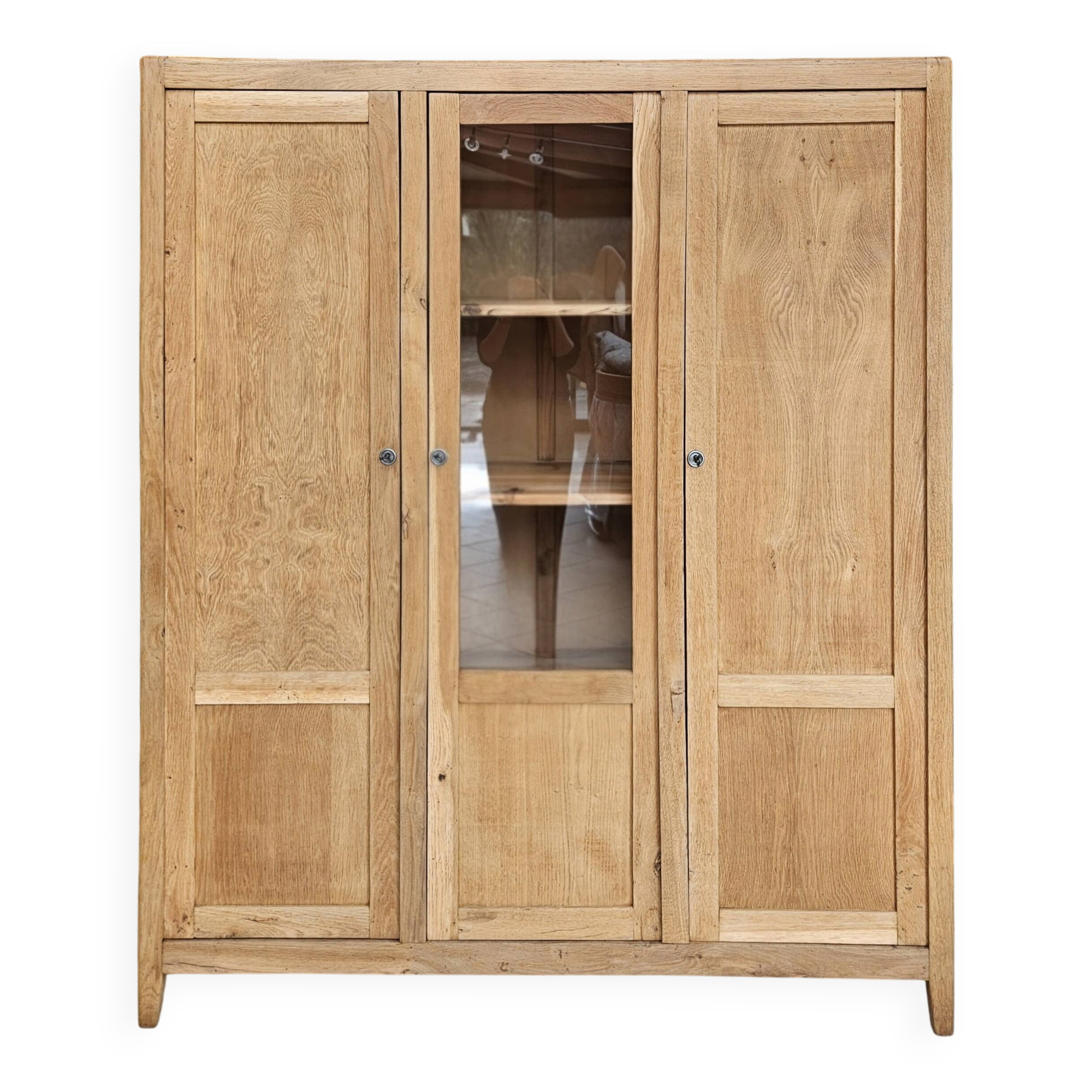 Parisian display cabinet