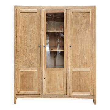 Armoire vitrine parisienne