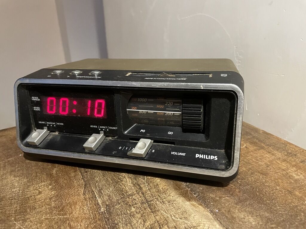 Philips vintage wake-up radio