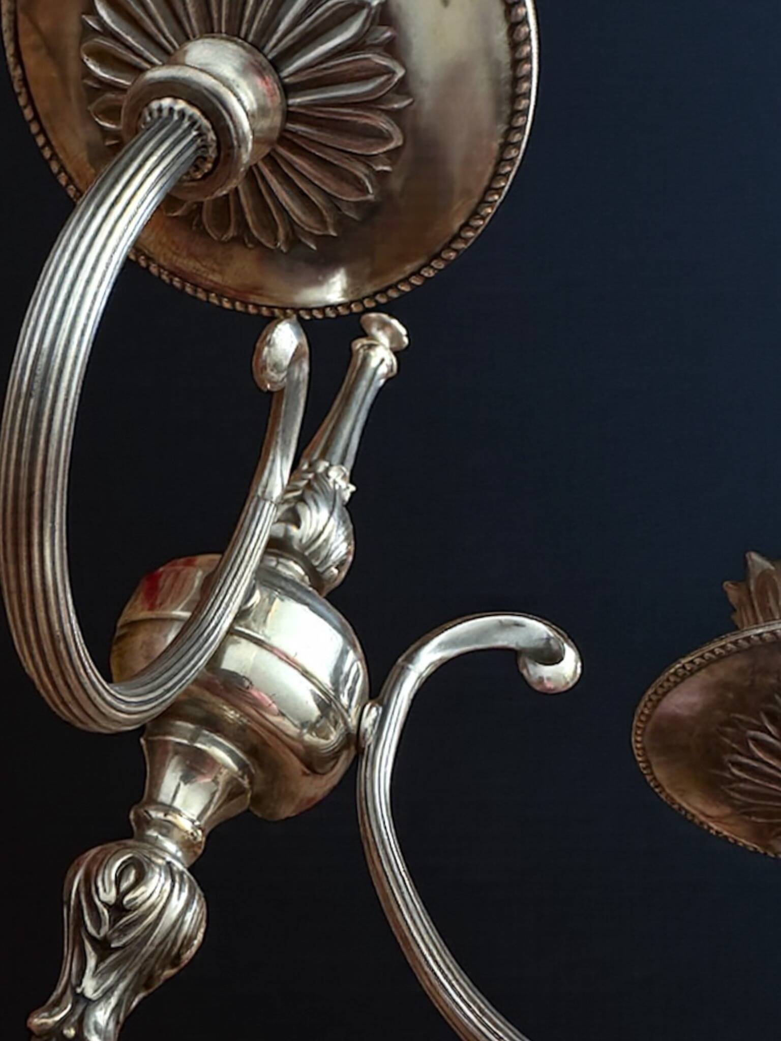 Applique murale vintage laiton argenté, style Louis XVI, années 1950