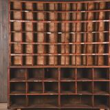 Meuble de métier caisse à vin industriel