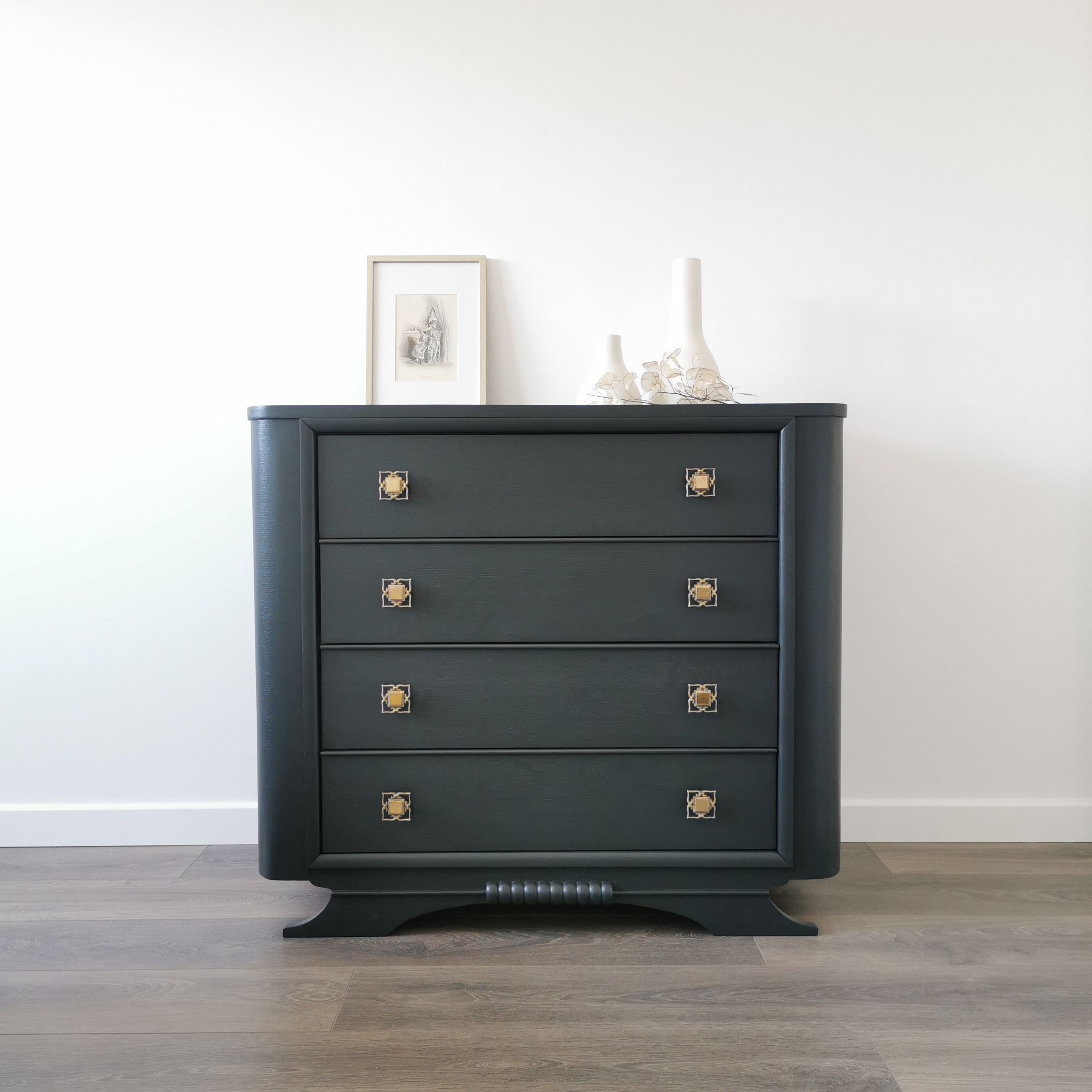 Art deco chest of drawers