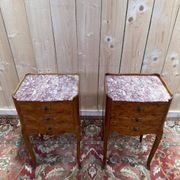 Paire de tables de chevet de style Louis XV en marqueterie