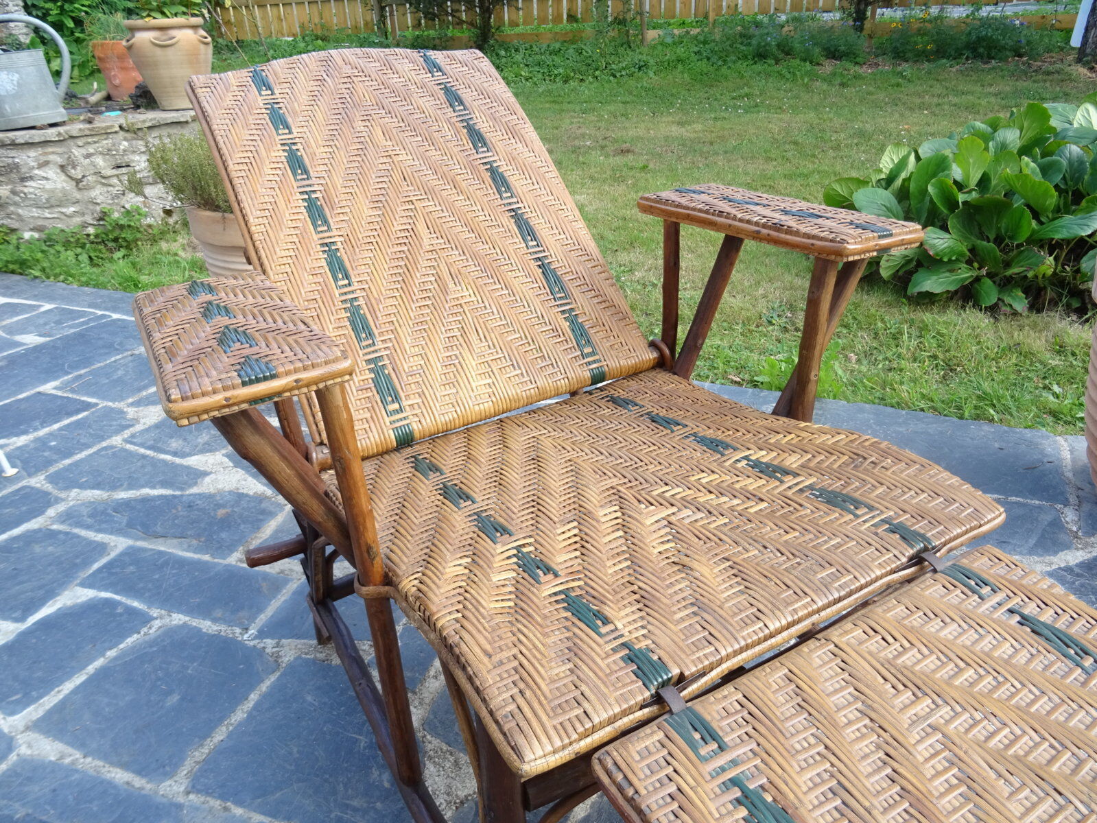 Rattan folding lounge chair