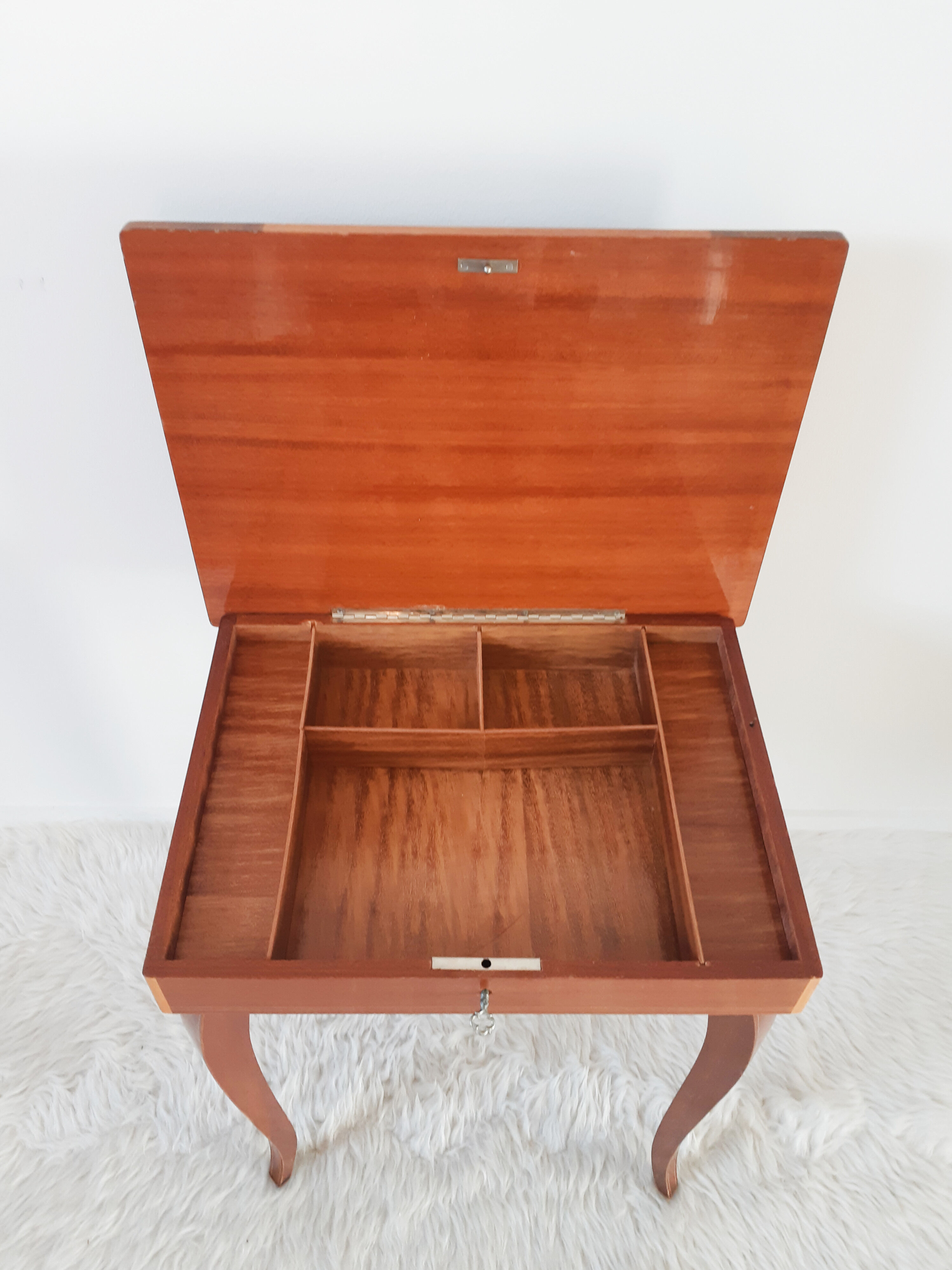 Music box table, jewelry box, inlaid wood, side table, bedside, vintage (2)
