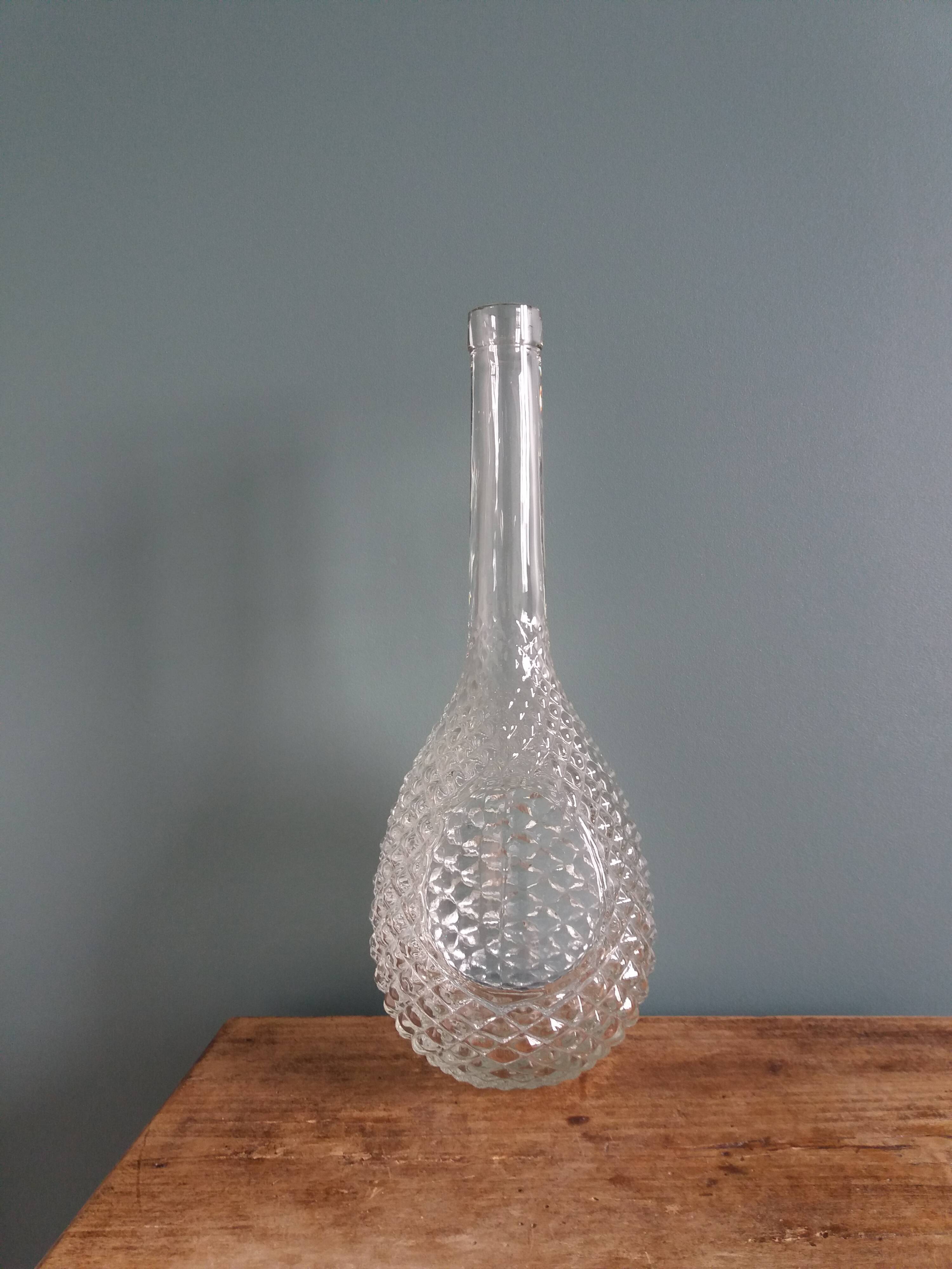 Glass bottle carafe with pineapple diamond tip decoration