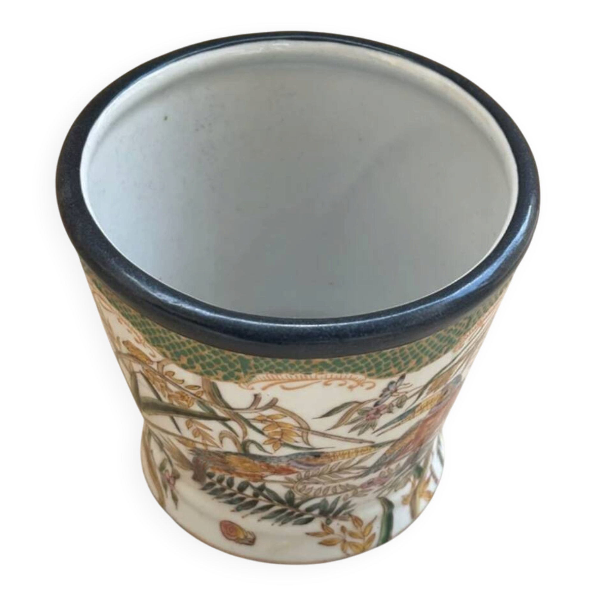 Cache-pot / planter in porcelain, hand-painted naturalistic decoration.