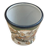 Cache-pot / planter in porcelain, hand-painted naturalistic decoration.