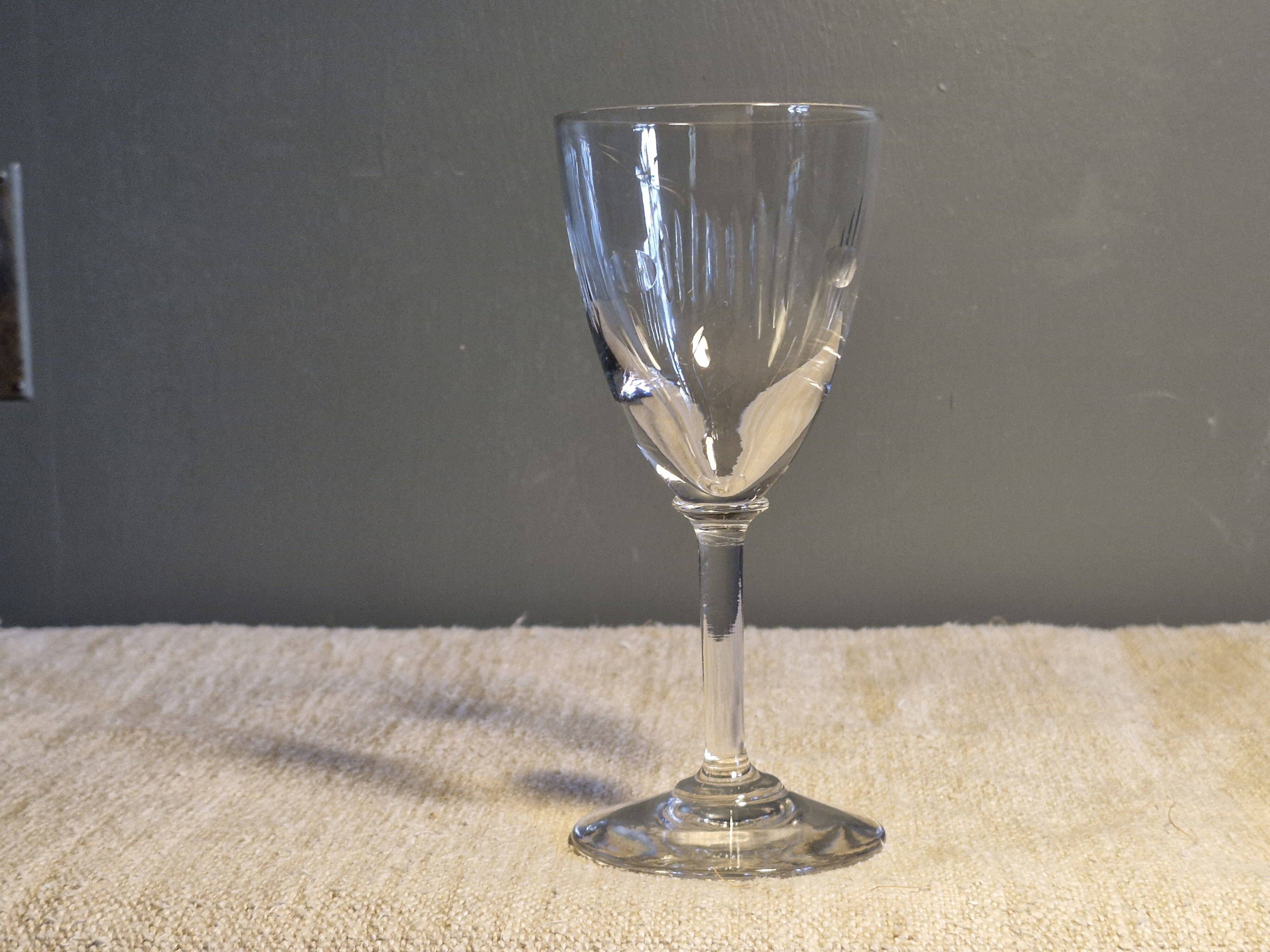 6 Wine Glasses - Small cut decoration - Period 1900
