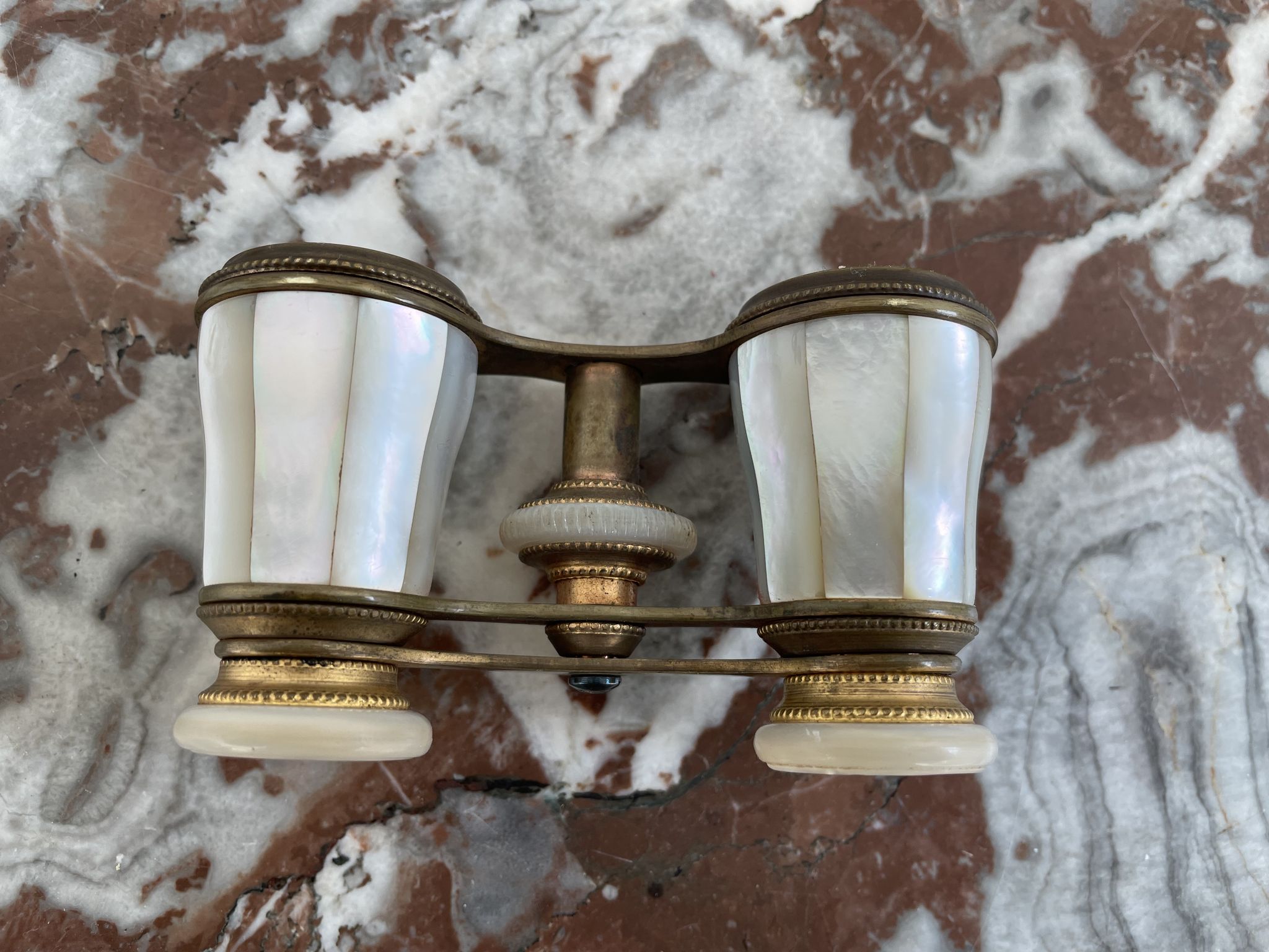 Opera binoculars in Mother-of-Pearl and Brass - authentic - Early XXth - France