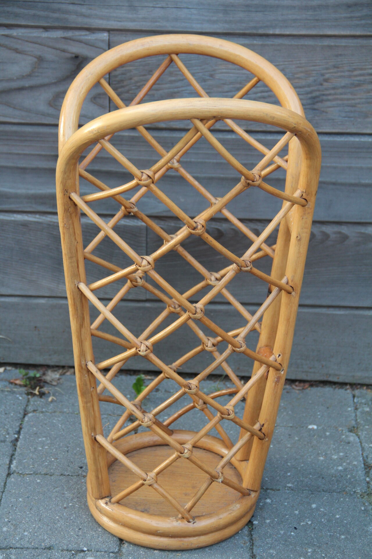 Porte-parapluies en osier vintage