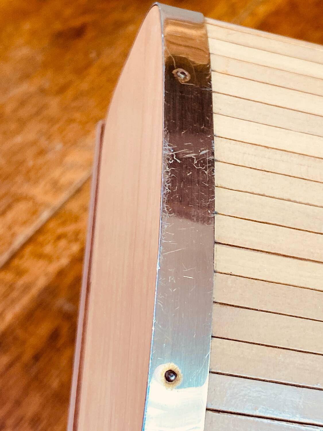 Sliding lid cigarette or cigarillo box