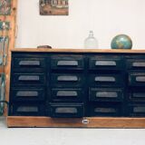 Ancien meuble en chêne d’atelier
