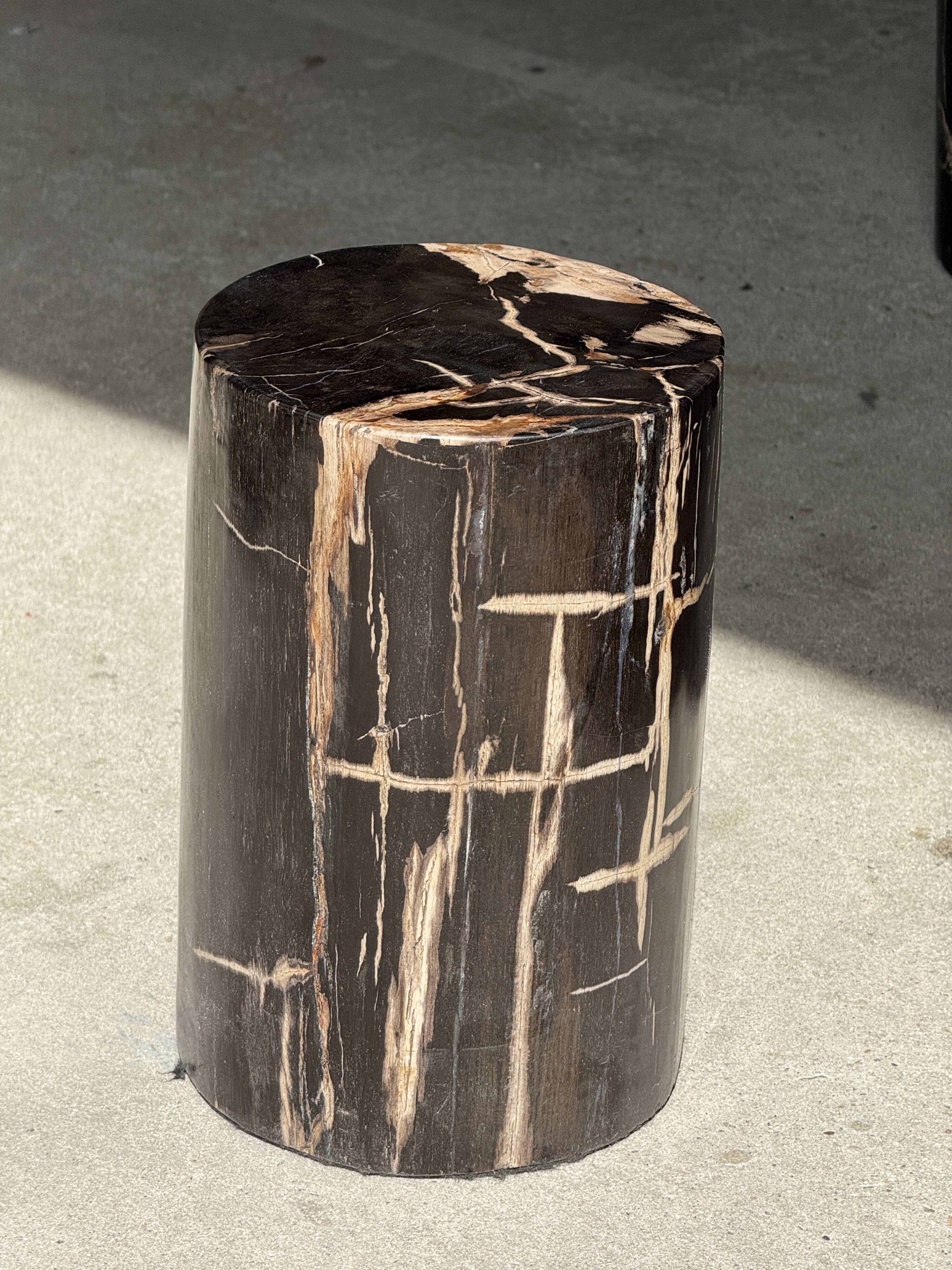Small side table in black petrified wood with stripes and beige sides H28 D18.