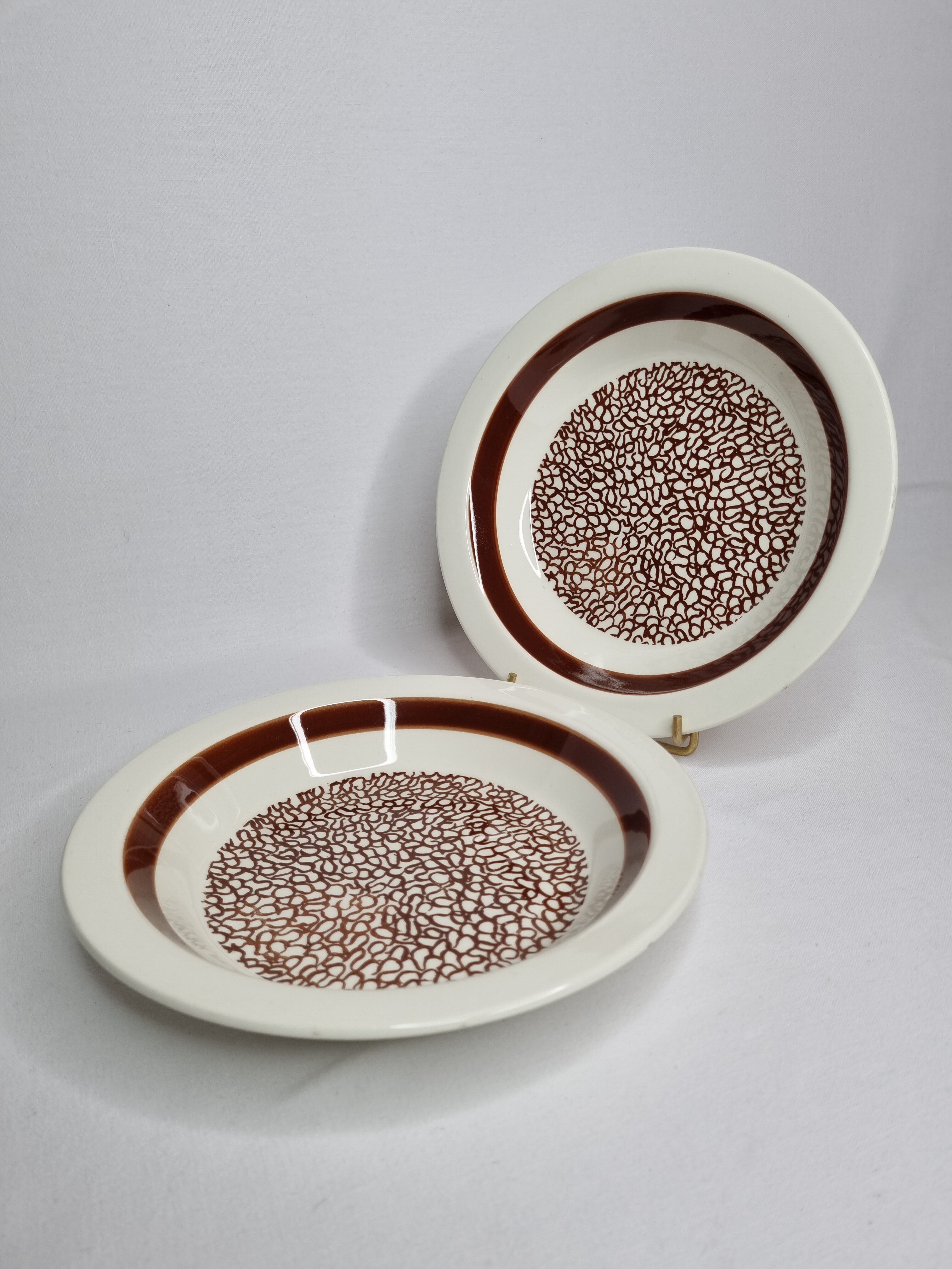 Pair of vintage hollow plates design of the faience factory of Gien