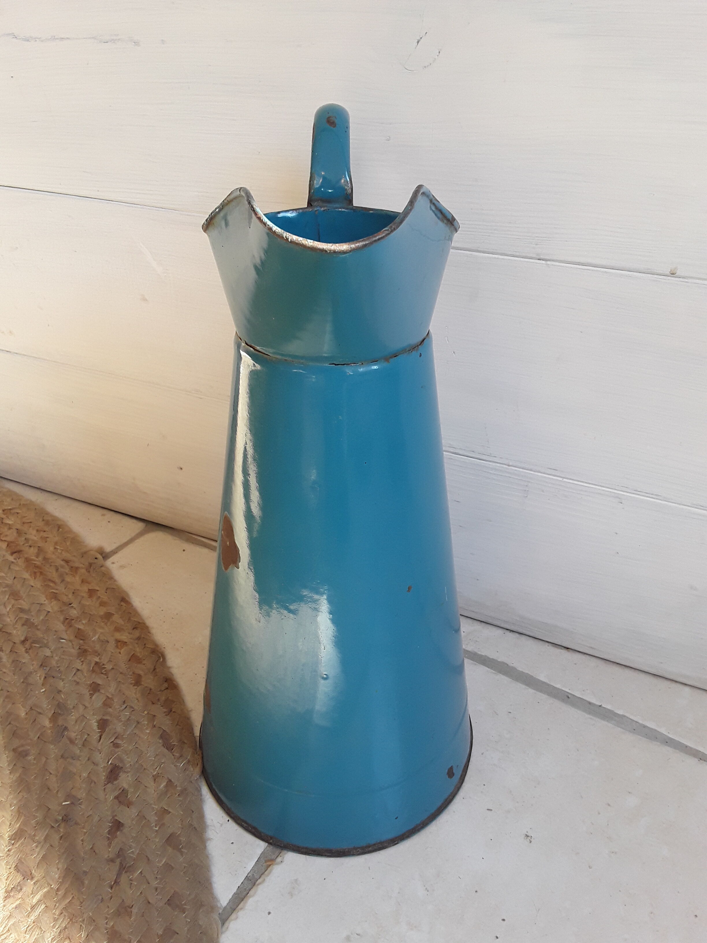 Enamelled sheet metal pitcher