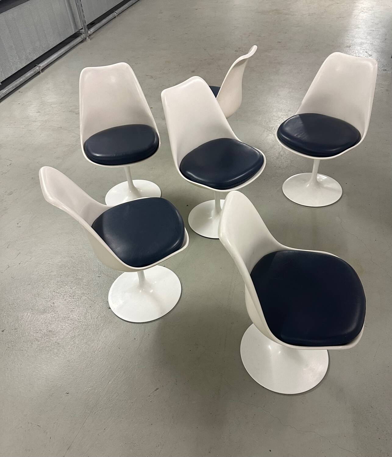 6x Saarinen Swivel Chairs for Knoll in Blue leather