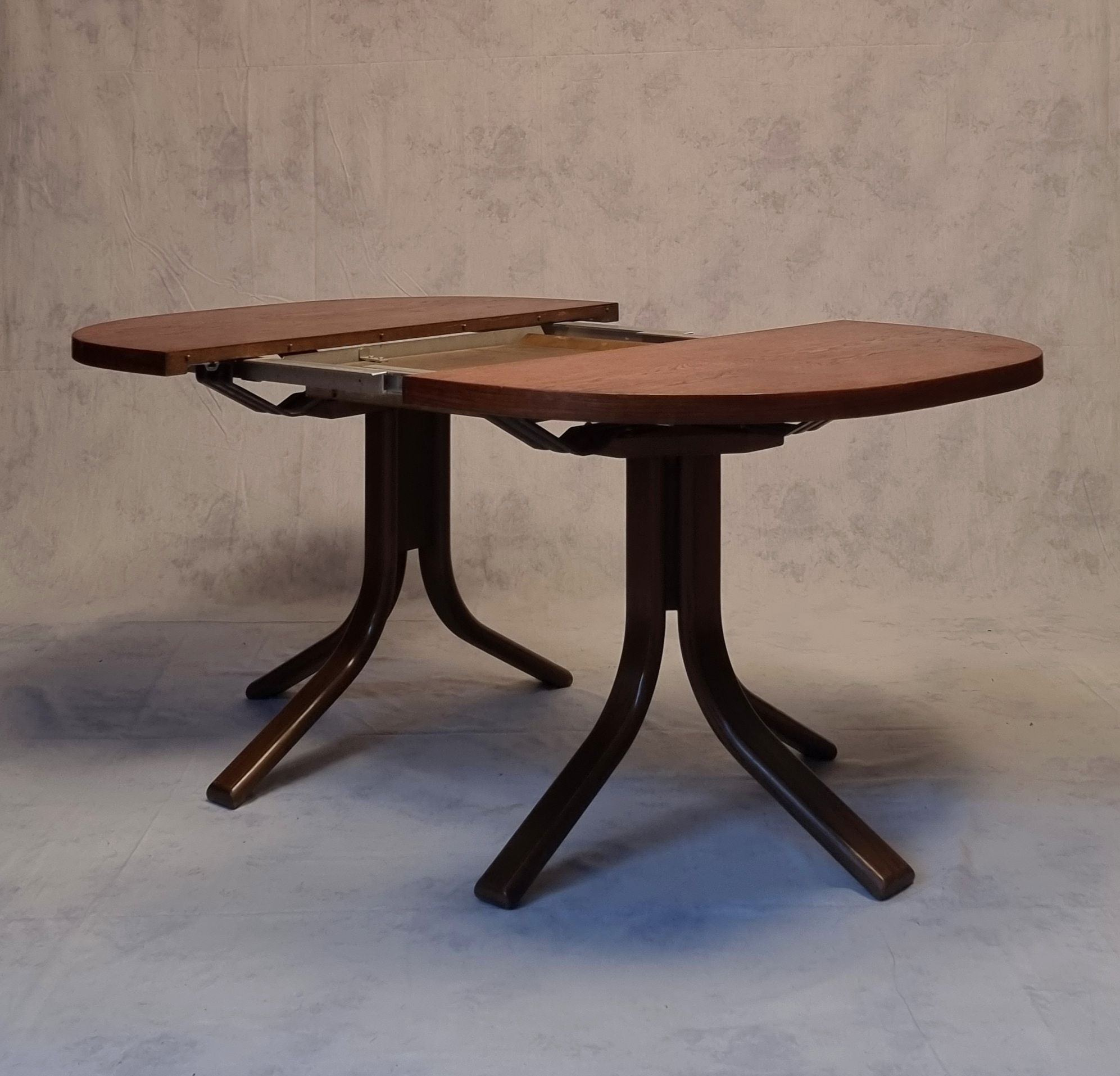 Table by Bruno Rey for Dietiker by the workshop "Stuhl aus Stein am Rhein" - Oak - Ca 1970