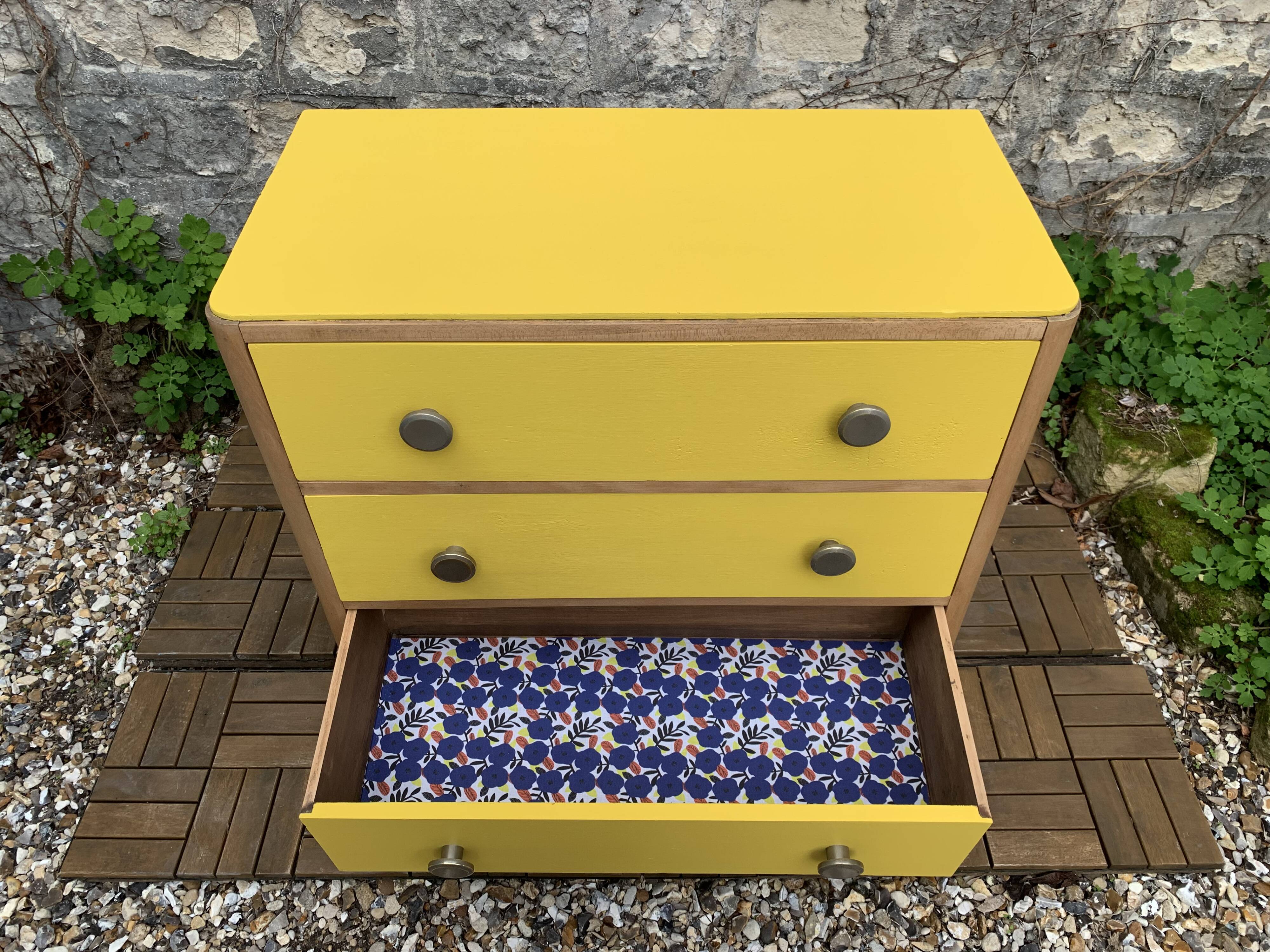 Commode art déco jaune poudré et bois brut
