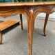 Round extendable dining table Louis XV in solid wood from the 1960s.